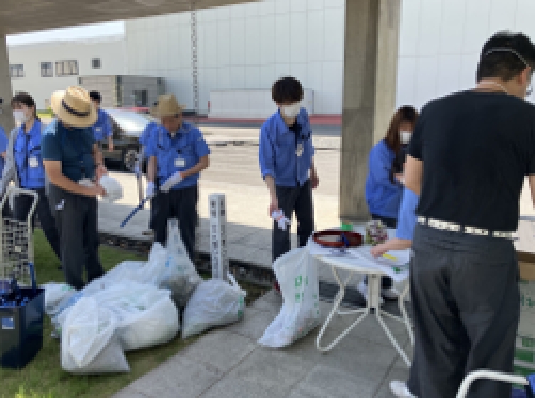 地域清掃活動の様子1